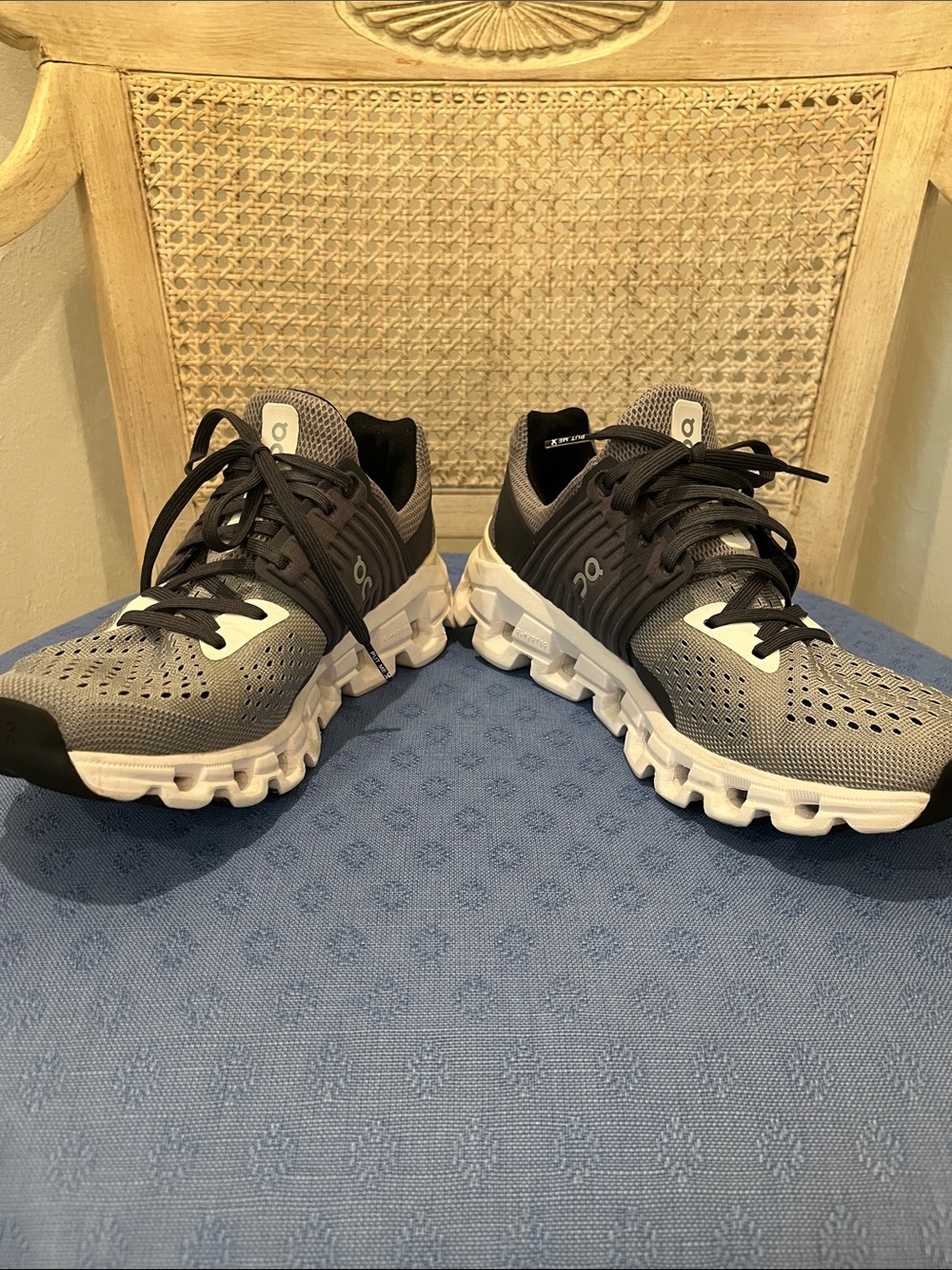 On Cloud Running Shoes Women’s Grey, Black and White - Picture 4 of 10